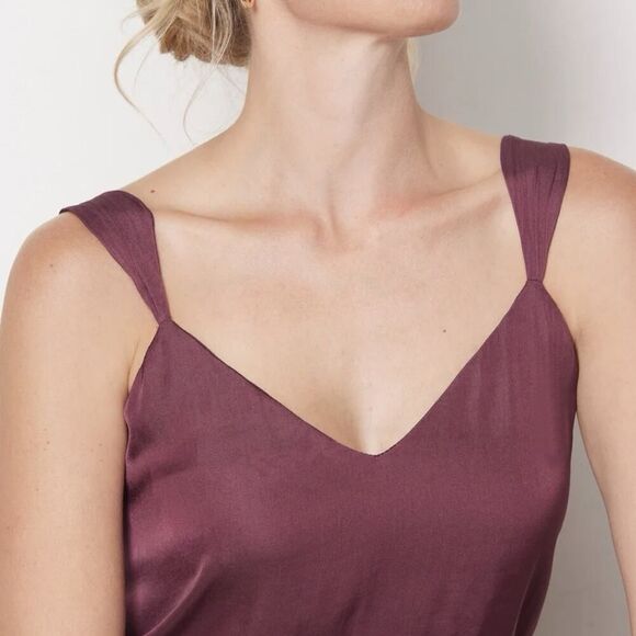 Evereve Tank Top Kyle V Neck Cami Merlot Burgundy Womens Size XL Satin Flowy NWT - Picture 2 of 12